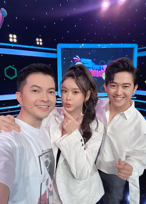 Hậu ly hôn, Trương Quỳnh Anh tích cực làm việc.