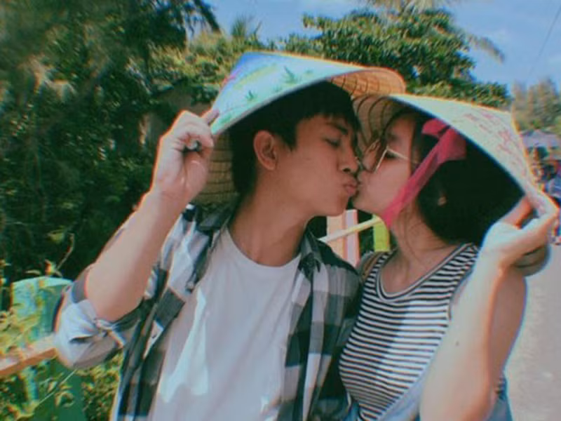 Chia sẻ lý do yêu Bảo Ngọc, Hoài Lâm cho hay: “Anh yêu em không phải vì em đẹp hay em xinh mà vì do cả 2 thứ đó em đều có”.
