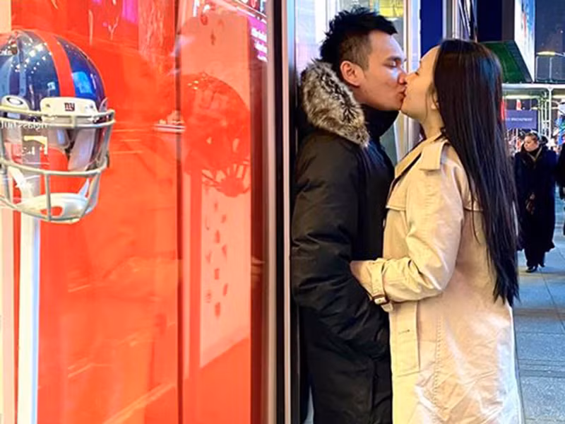 Khắc Việt không ngại nấu ăn, chăm sóc vợ mang bầu.