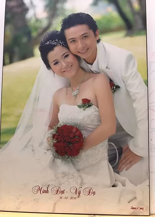 Nhìn chồng vất vả, Lâm Vỹ Dạ dù mang bầu vẫn cố gắng buôn bán nhỏ. Hứa Minh Đạt thấy vậy rất xót cho vợ.