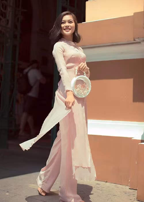 Sau khi được Phi Nhung nhận làm con nuôi, Tuyết Nhung được đi học trở lại và chỉ đi hát vào cuối tuần. Giọng hát của em được đầu tư nhiều hơn nên phù hợp với dòng nhạc bolero. Hiện tại, Tuyết Nhung đã ra dáng thiếu nữ xinh đẹp.