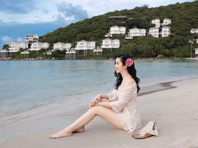 Giáng My giữ được thân hình thon gọn, quyến rũ cùng làn trắng mịn dù sắp bước sang tuổi 50.