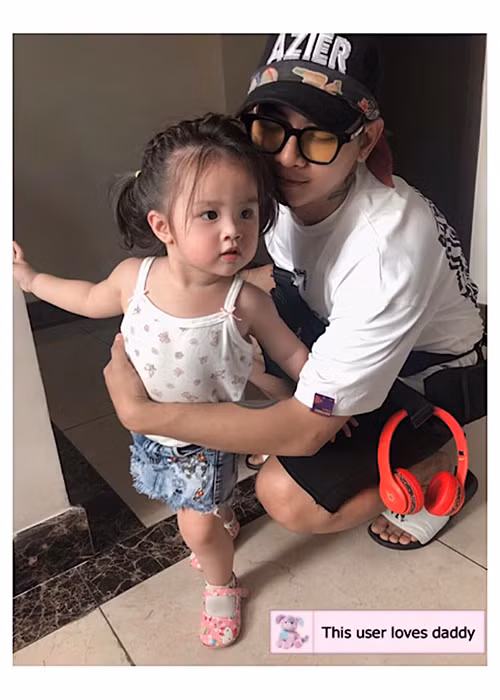 "Con ơi, sau này ba vẫn luôn là ba của con. Mong con luôn anh lành, vô sự. Ba yêu con", nam ca sĩ chia sẻ.