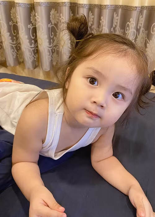 Bé Gà - con gái đầu lòng của Bảo Ngọc tên thật là Vy Lâm.