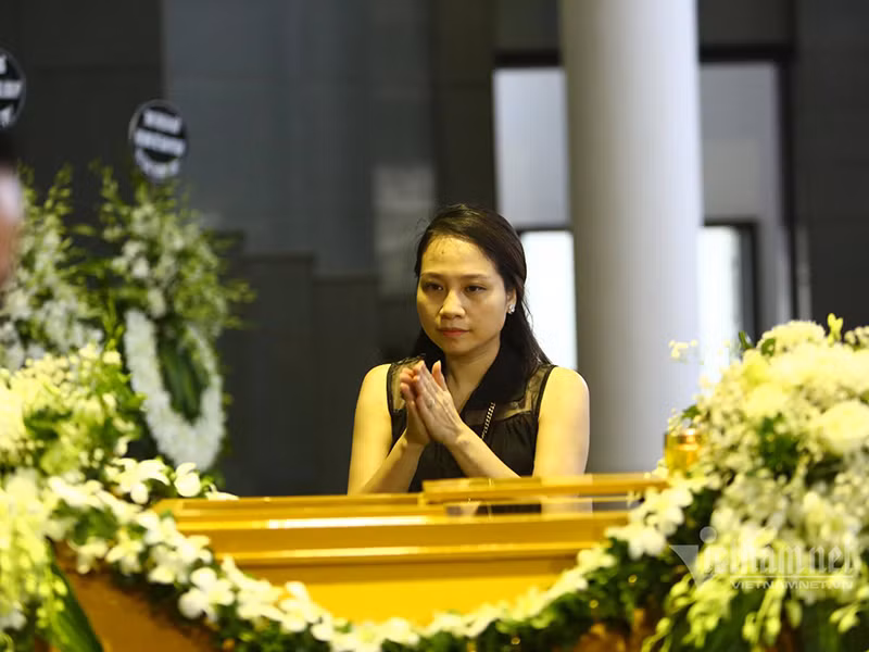 MC Mỹ Lan mong Diệu Linh ở nơi xa có thể mỉm cười khi biết đã được yêu thương nhiều như thế nào. Gần đây, Mỹ Lan chính là người đứng lên kêu gọi mọi người giúp đỡ Diệu Linh vượt qua bệnh tật. Ảnh: Vietnamnet
