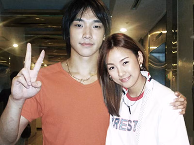 Lee Hyori lên tiếng phủ nhận tin đồn là tình một đêm của Bi Rain. Cô nói: "Tôi và Bi Rain thực sự không qua đêm với nhau, thế nên chẳng có gì để mà lo lắng".