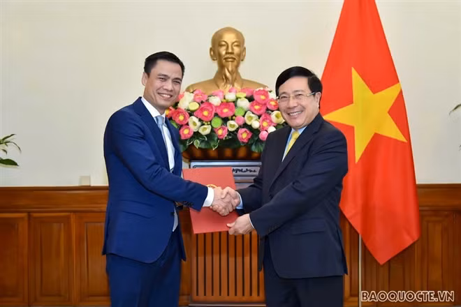 Ong Dang Hoang Giang lam Thu truong Bo Ngoai giao