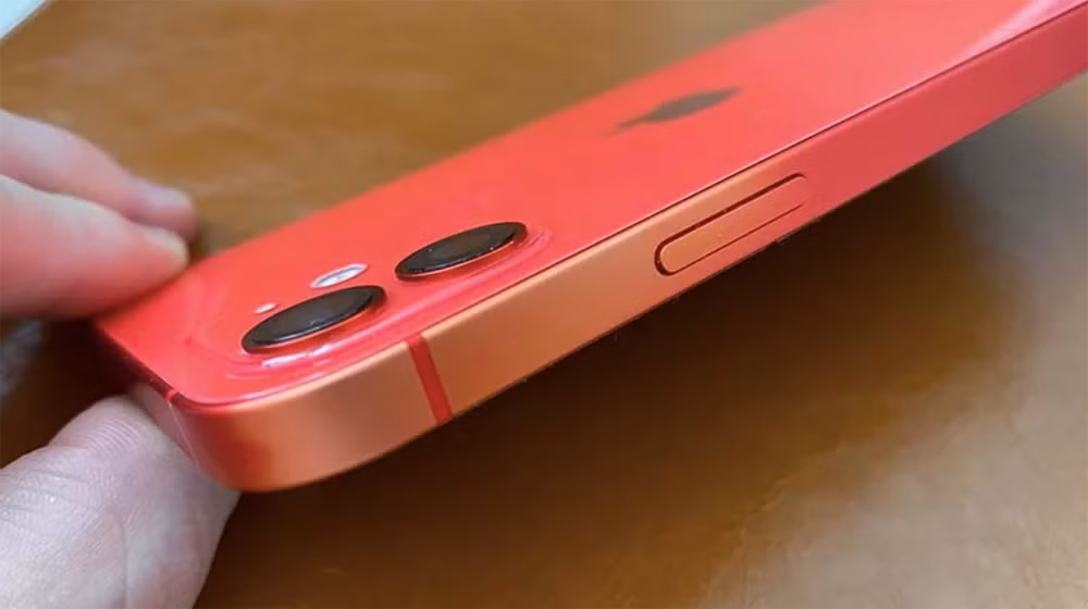 Dùng ốp lưng trong suốt khiến iPhone 12 bị “bay màu”? Dung op lung trong suot khien iPhone 12 bi “bay mau”?