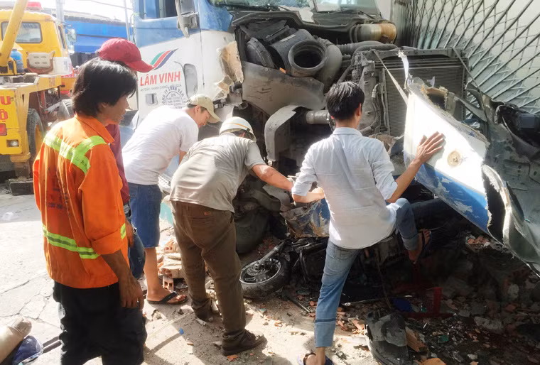 Nỗ lực tìm kiếm các nạn nhân của lực lượng cứu hộ.