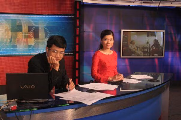 Suốt một thời gian dài, 'bộ tứ' BTV Quang Minh, Vân Anh, Diệp Anh, Hoài Anh là những MC trụ cột của bản tin thời sự 19h của VTV. Tuy nhiên, đến thời điểm hiện tại chỉ còn MC Hoài Anh lên sóng.
