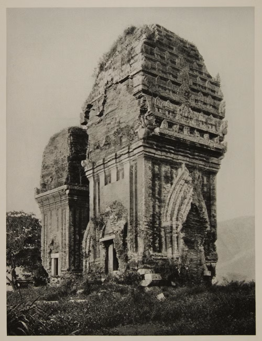 Phế tích tháp Đôi ở Quy Nhơn, Bình Định.
