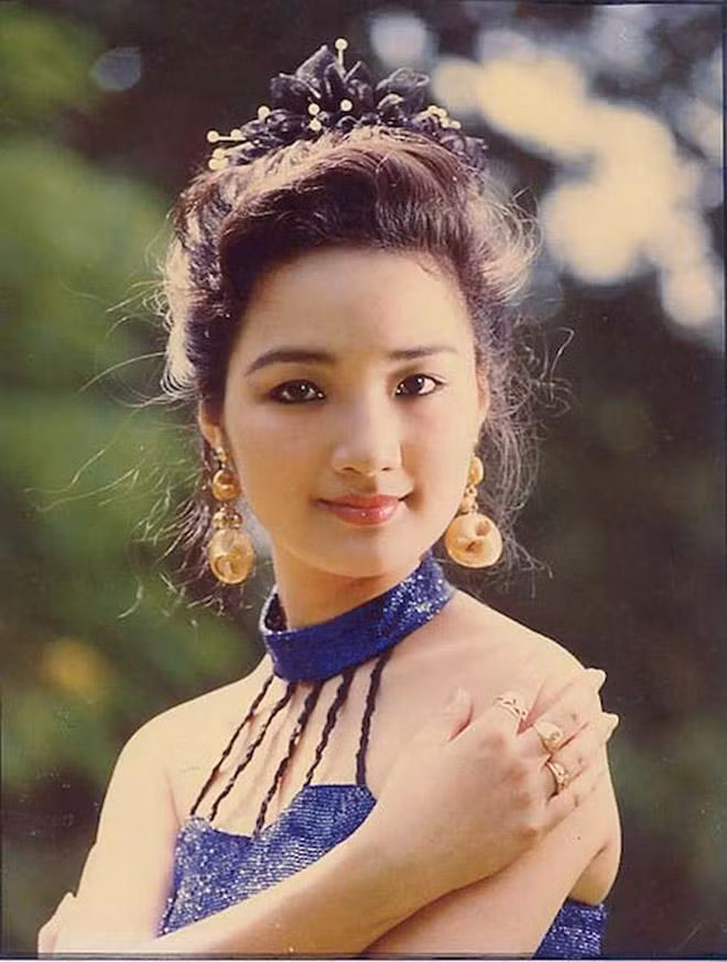 Giáng My từng đăng quang Hoa hậu đền Hùng. Giáng My từng đăng quang Hoa hậu đền Hùng.