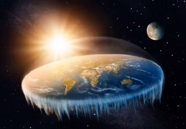 Kể từ khi được thành lập từ năm 2009 tại Mỹ, Hội "Trái Đất Phẳng" (Flat Earth Society) cho biết số thành viên của họ tăng đều đặn 200 người mỗi năm tới nay. Thành viên hội này cho rằng Trái Đất có dạng đĩa, với vòng Bắc Cực ở trung tâm và Nam Cực là một bức tường băng cao 45 mét bao quanh đĩa Trái Đất.