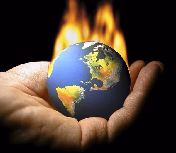 Cụ thể, bà Baba Vanga từng tiên tri rằng từ năm 2022, thiên tai sẽ khiến con người khốn khổ. Chưa hết, bệnh tật cũng khiến chúng ta lao đao. Trong khi đó, nhà tiên tri Pháp Nostradamus lại nói rằng Trí tuệ nhân tạo (AI) sẽ tấn công loài người. Một số nước châu Âu phải hứng chịu hỏa hoạn, thiên tai thảm khốc...