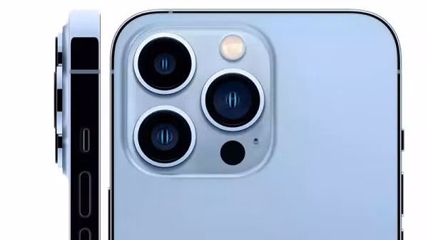 Các mẫu ‌iPhone 13‌ Pro thậm chí còn có thời lượng pin dài hơn. Trong đó, pin của ‌iPhone 13‌ Pro kéo dài lâu hơn tới 1.5 giờ so với iPhone 12 Pro và pin của ‌iPhone 13‌ Pro Max kéo dài hơn tới 2.5 giờ so với iPhone 12 Pro Max.
