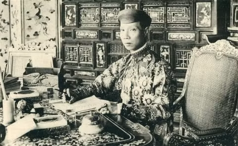 Năm 1919, vua Khải Định chính thức xóa bỏ các kỳ thi nho học vốn ra đời ở nước ta từ năm 1075.