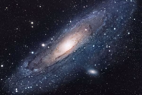 Trung tâm của Thiên hà Milky Way chứa một hố đen siêu khối lượng có lực hấp dẫn mạnh đến nỗi bất cứ thứ gì, kể cả ánh sáng cũng không thể thoát khỏi nó.