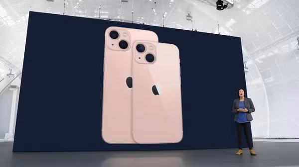 Đây là điện thoại lớn nhất trong dòng iPhone mới với màn hình 6,7 inch. Nó có tất cả các thông số kỹ thuật của iPhone 13 Pro thông thường nhưng đi kèm với pin lớn hơn và một số tính năng tốt hơn một chút.