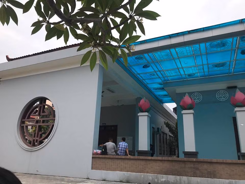 Ha Noi: 3 me con thai phu bi xe tai cuon vao gam da tu vong