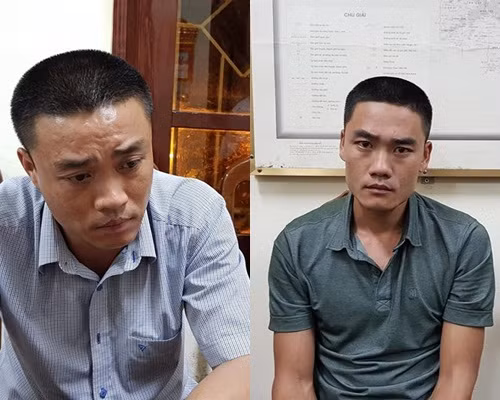 Lân (trái) và Dũng tại cơ quan công an.