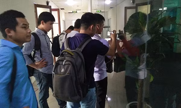 So GD&DT Ha Noi noi gi ve co giao tieng Anh mang hoc sinh?-Hinh-2