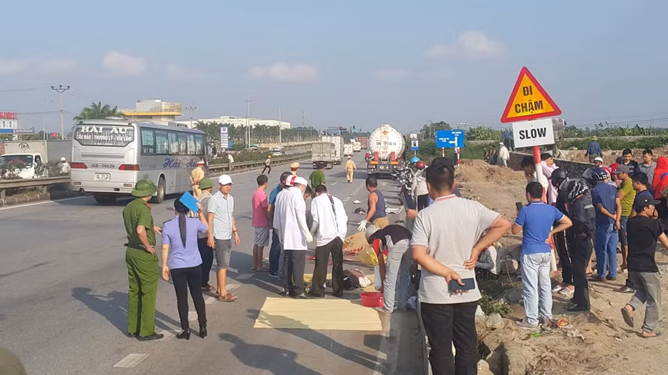 Hai Duong: Xe bon tong xe may tren QL5, hai nguoi chet tham
