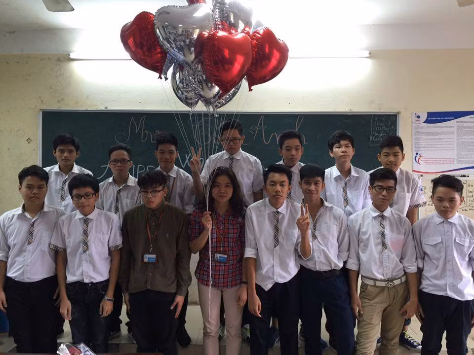 Qua mung 20/10 khien giao vien “ngay ngat” cua teen THPT Lomonoxop-Hinh-7
