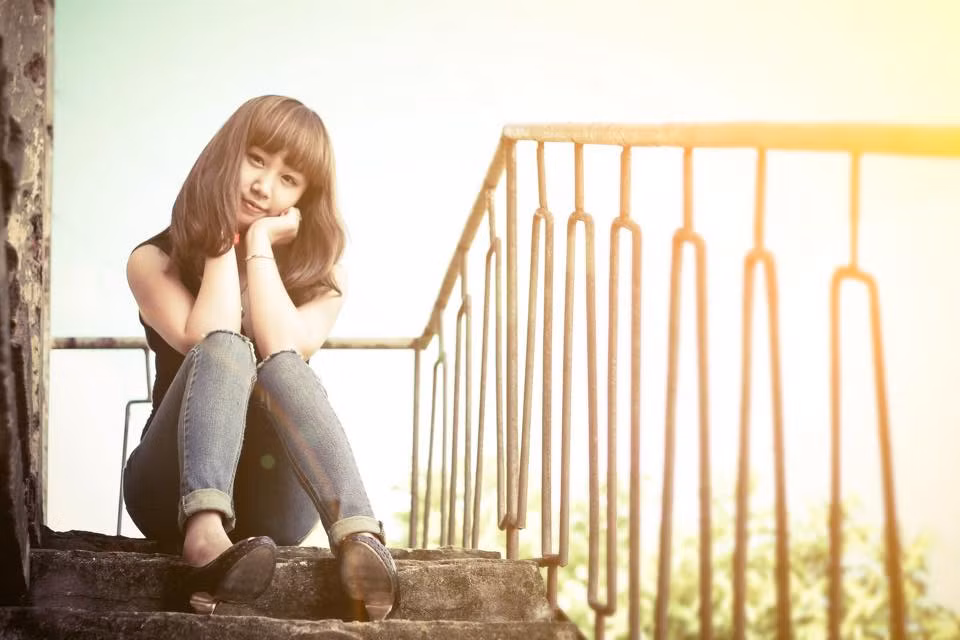 Được biết cô dâu đeo vàng trong đám cưới gây xôn xao mới đây hiện đang làm công việc kinh doanh ở Hà Nội. Dù khá bất ngờ nhưng phải công nhận rằng bức ảnh trong đám cưới vừa qua cũng đã mang đến cho cô dâu thêm nhiều người theo dõi, kết bạn trên mạng xã hội, có ảnh hưởng gián tiếp tới công việc kinh doanh online.