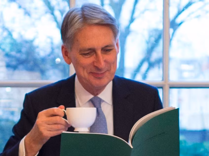 Bộ trưởng Tài chính Anh Philip Hammond. Ông được kì vọng sẽ giữ cho nền kinh tế của Anh vững vàng trong khi nội các nước này cố gắng đem về một kết quả đàm phán rời EU một cách phù hợp. Ảnh BI