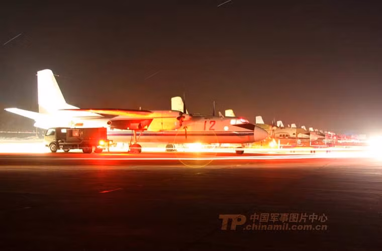 Không quân Trung Quốc chủ yếu sử dụng HYJ-7 này cho mục đích huấn luyện phi công lái máy bay ném bom.