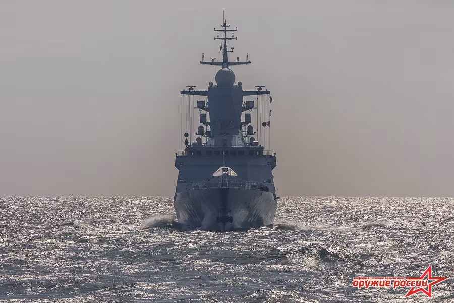 Muc kich canh tau chien NATO “nhin trom” Nga-Trung tap tran