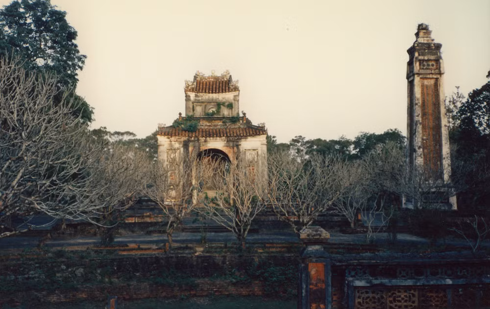 Khu vực nhà bia của lăng Tự Đức.