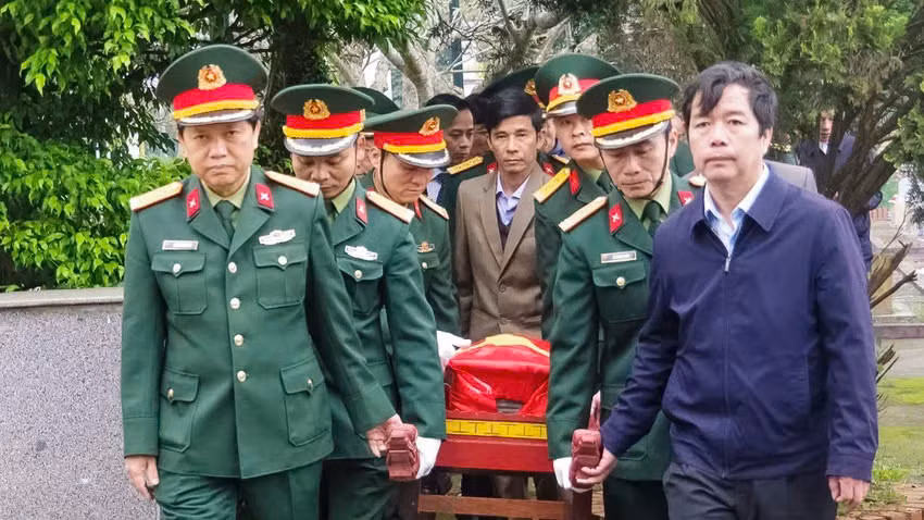 Truy điệu, an táng hài cốt liệt sĩ được tìm thấy tại Quảng Trị Truy dieu, an tang hai cot liet si duoc tim thay tai Quang Tri