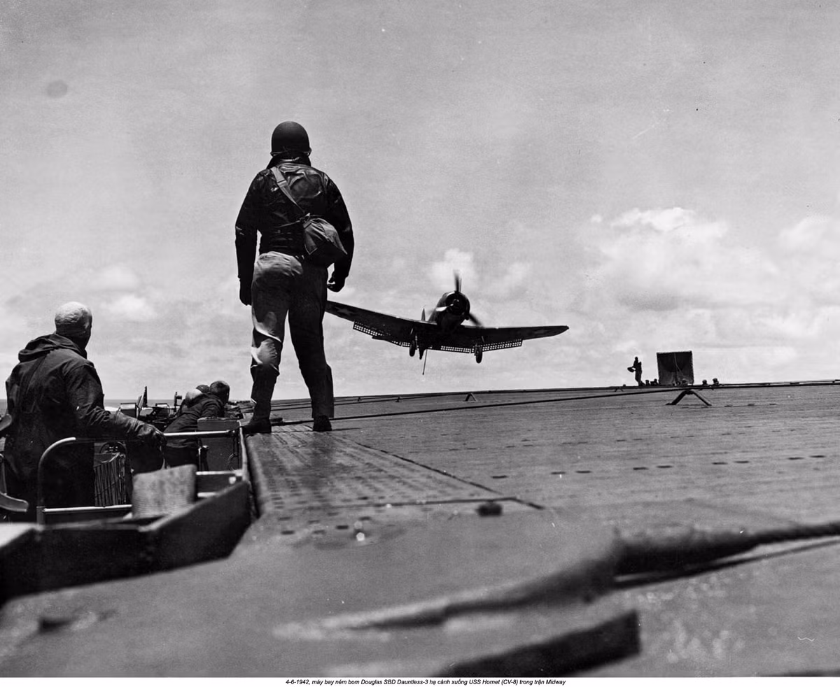 Được đóng theo lớp tàu sân bay Yorktown, USS Hornet có lượng giãn nước tối đa khoảng 30.000 tấn, chiều dài của tàu ở nơi tối đa vào khoảng 235 mét, lườn rộng 34,5 mét và mớn nước tối đa 8,5 mét. Nguồn ảnh: Flickr.