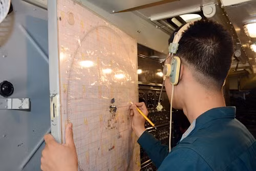 Trong không khí kỷ niệm 45 năm chiến thắng Hà Nội - Điện Biên Phủ trên không, cán bộ, chiến sĩ Tiểu đoàn 72 vẫn duy trì thường xuyên luyện tập các phương án chiến đấu, tổ chức canh, trực sẵn sàng chiến đấu khi có tình huống xảy ra.