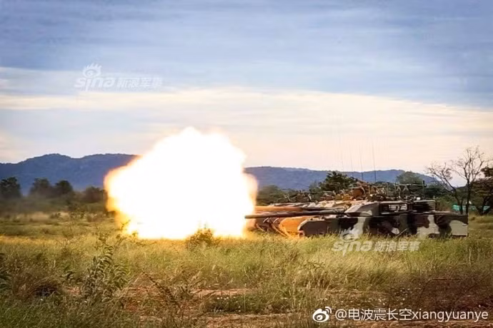 Chưa dừng lại đó trong năm 2018 tới đây, phía Thái Lan sẽ tiếp tục nhận 21 xe tăng VT-4 từ phía Trung Quốc với giá trị hợp đồng lên tới 4 tỷ Bath tương đương với khoảng 120 triệu USD. Nguồn ảnh: Sina.