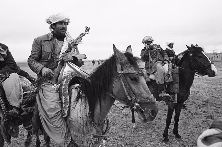 Phiến quân Afghanistan và "phương tiện" di chuyển cơ động mọi địa hình. Nguồn ảnh: Theatlantics.