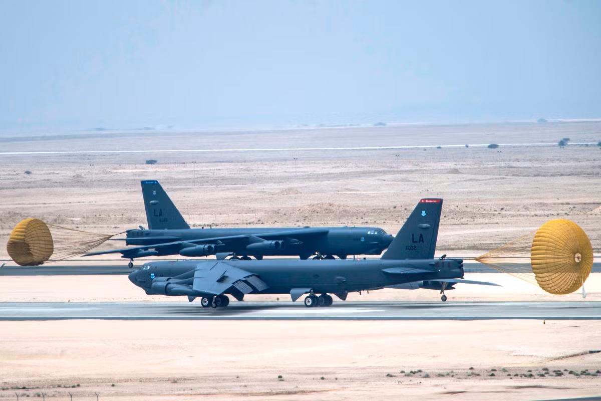 Kể từ khi ra đời tới nay, bất kể cuộc xung đột nào có sự tham gia của Mỹ, B-52 cũng góp mặt như một cỗ máy đại diện cho chiến tranh của không lực nước này. Nguồn ảnh: Military.