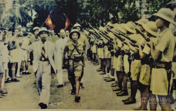 Bộ quân phục mang phong cách Pháp này được coi là bộ quân trang đầu tiên của Quân đội Việt Nam, tuy nhiên nó chỉ được trang bị cho một bộ phận nhỏ binh lính chứ không được trang bị cho toàn quân. Nguồn ảnh: QĐND.