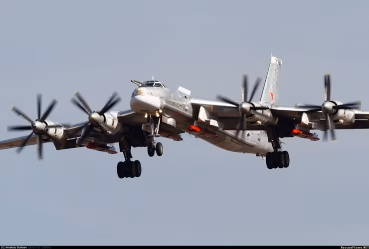 Kh-101 và phiên bản mang đầu đạn hạt nhân của nó có tên Kh-102 có khả năng tấn công mục tiêu ở khoảng cách tối đa lên tới 5000 km, độ chính xác gần như tuyệt đối khi mà nó chỉ lệch mục tiêu khoảng 5 mét. Nguồn ảnh: Defence.