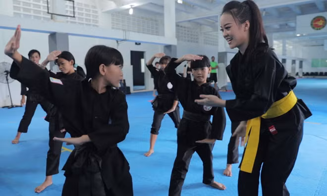 Dạy võ cho trẻ em nghèo