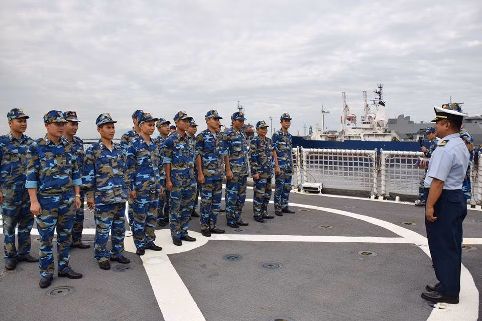 Cũng như Philippines, Việt Nam mua lại tàu CSB 8020 theo chương trình bán vũ khí dư thừa của Mỹ. Nguồn ảnh: Baybayin.