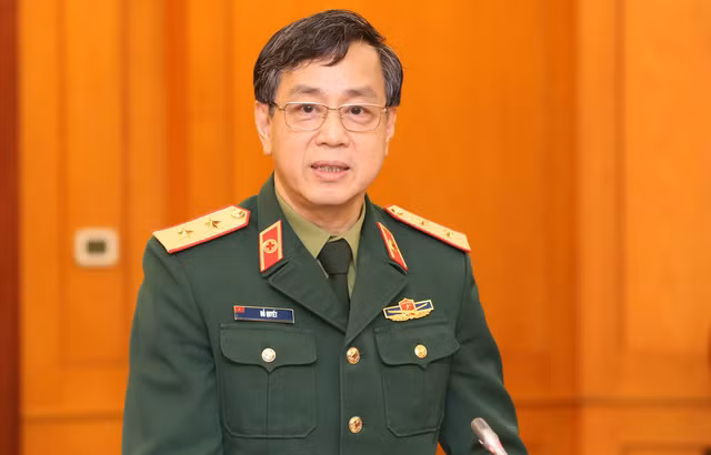 Ngoài ra, trung tướng Đỗ Quyết có biểu hiện bao che đối với hành vi có dấu hiệu tham nhũng của cán bộ cấp dưới; phát ngôn một số thông tin tại cuộc họp báo không chính xác, chưa được kiểm chứng. 