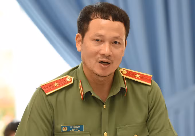 Trước đó, ông Vũ Hồng Văn nhận chức Giám đốc Công an tỉnh Đắk Lắk vào cuối tháng 6/2018 khi mới 42 tuổi. Hơn 500 ngày với cương vị Giám đốc Công an tỉnh Đắk Lắk, dù khoảng thời gian khá ngắn nhưng ông đã để lại nhiều dấu ấn trong công tác, nhận được sự đồng tình, ủng hộ của người dân. Ông đã nhiều đêm thức trắng, ập vào các đường dây buôn bán, vận chuyển gỗ lậu; phá tan "động lắc" ở các quán bar, karaoke; các băng nhóm, đường dây mua bán, vận chuyển ma túy…, góp phần đảm bảo an ninh trật tự ở địa bàn.