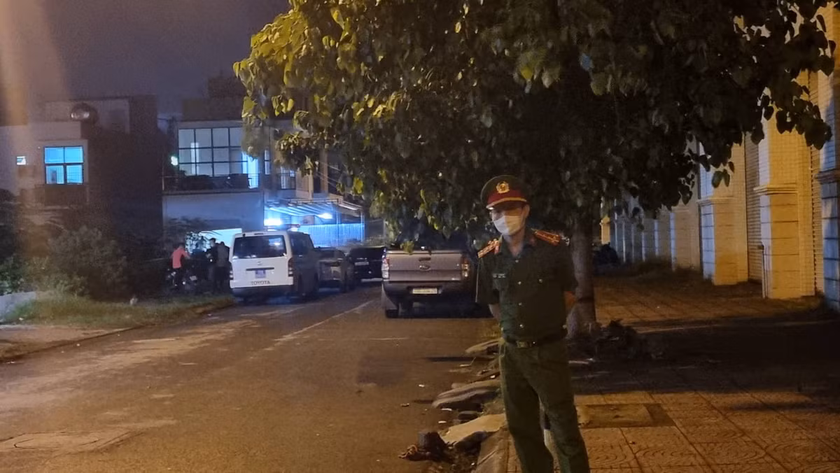 Nạn nhân được xác định là bà H., hơn 50 tuổi, trú tại Quán Trữ (Kiến An). Bà H. sống đơn thân và mới theo con gái về ở tại quán ăn này được gần 2 tháng nay. 