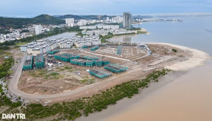 Vị trí khu đô thị du lịch Halong Marina được đánh giá là tâm điểm phát triển sôi động phía Tây Nam Hạ Long. Trong bán kính 10km, khu đô thị này liên kết liên khu vực và liên tỉnh thuận lợi với đường Hoàng Quốc Việt và đường Hạ Long kết nối với Quốc lộ 18. (Ảnh: Dân Trí).