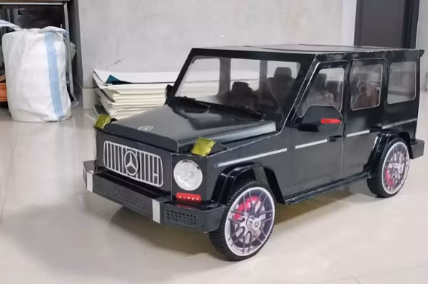 Chiếc xe giả thương hiệu Mercedes với giá là 6 triệu đồng. (Ảnh: Zing.vn).