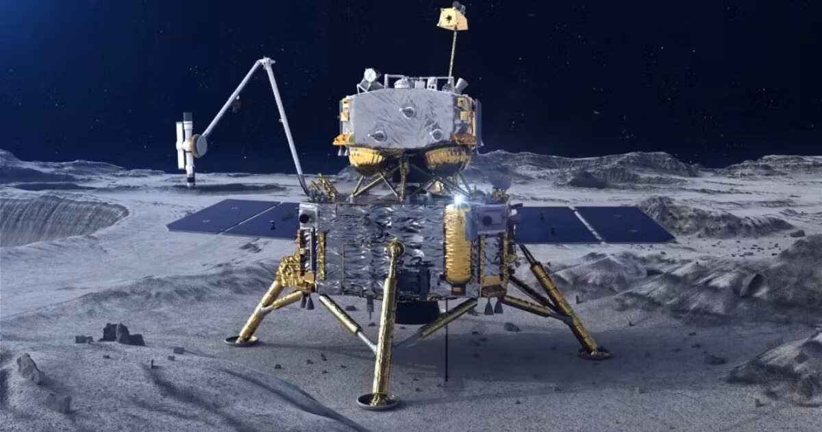 Sau khi thu thập mẫu vật từ Mặt Trăng thông qua sứ mệnh Chang'e-5 của Trung Quốc vào năm 2020, nhà khoa học đã tìm thấy nước ẩn trong các hạt thủy tinh siêu nhỏ trên bề mặt Mặt trăng. Những hạt thủy tinh này tự hình thành khi các thiên thạch va vào bề mặt Mặt Trăng và tan chảy cùng với vật chất trên bề mặt.