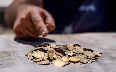 Đây là một trong nhiều trường hợp tìm thấy kho báu cổ đại ở Anh, kho báu Hawkson có giá trị lớn và mang trong nó những khám phá về lịch sử vàng bạc cổ đại trong khu vực.