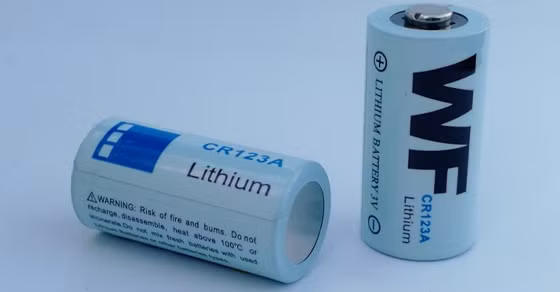 Một vấn đề đặc biệt nguy hiểm là khả năng lan truyền cháy nhanh chóng từ các pin lithium. Khi cháy, chúng có thể tạo ra khói độc và ngọn lửa lớn trong thời gian rất ngắn, làm tăng nguy cơ cháy nổ và gây chết người.